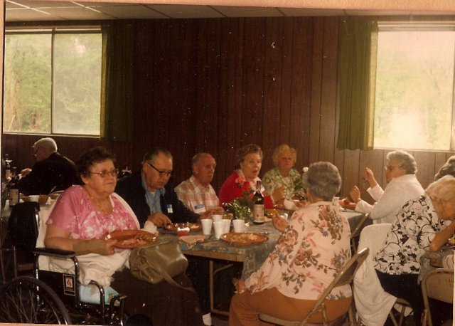 seniorluncheon41982.jpg